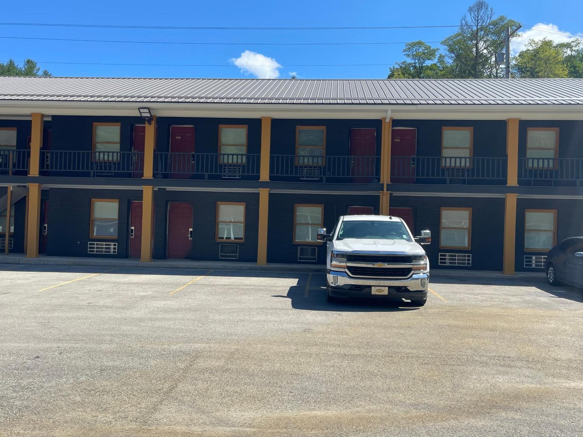 Luxor Inn & Suites, A Travelodge By Wyndham Elkins Exterior foto